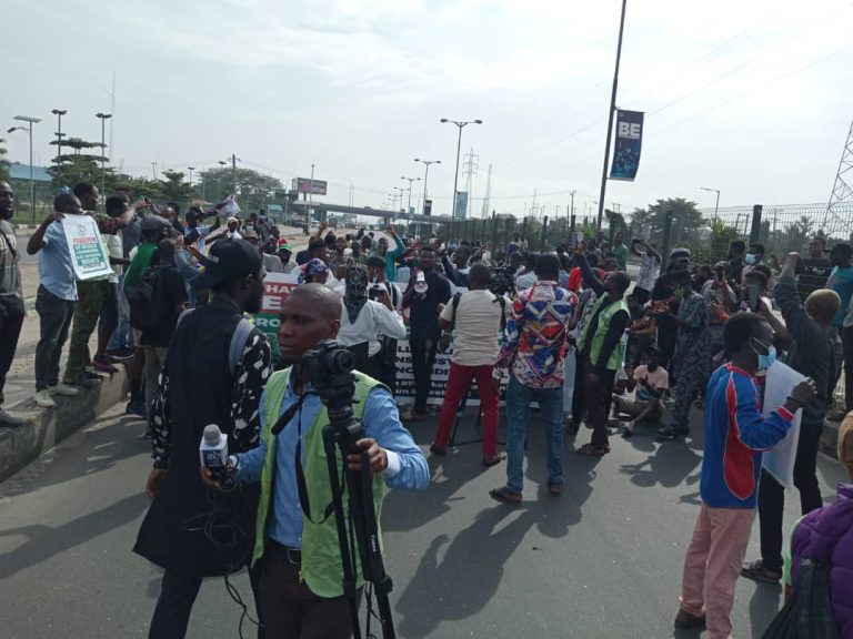 Nigerians Storm Streets In Massive Nationwide Hunger Protest (Day 1)